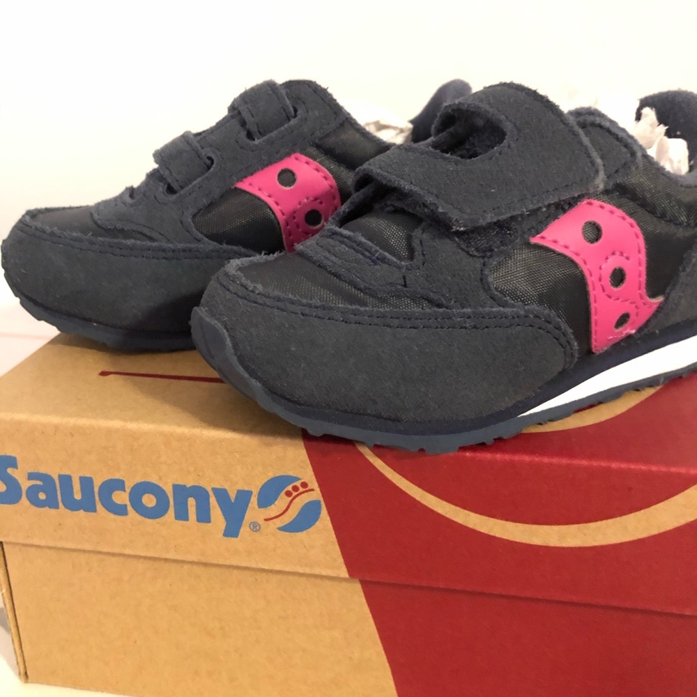 Saucony baby girl sneakers (new)